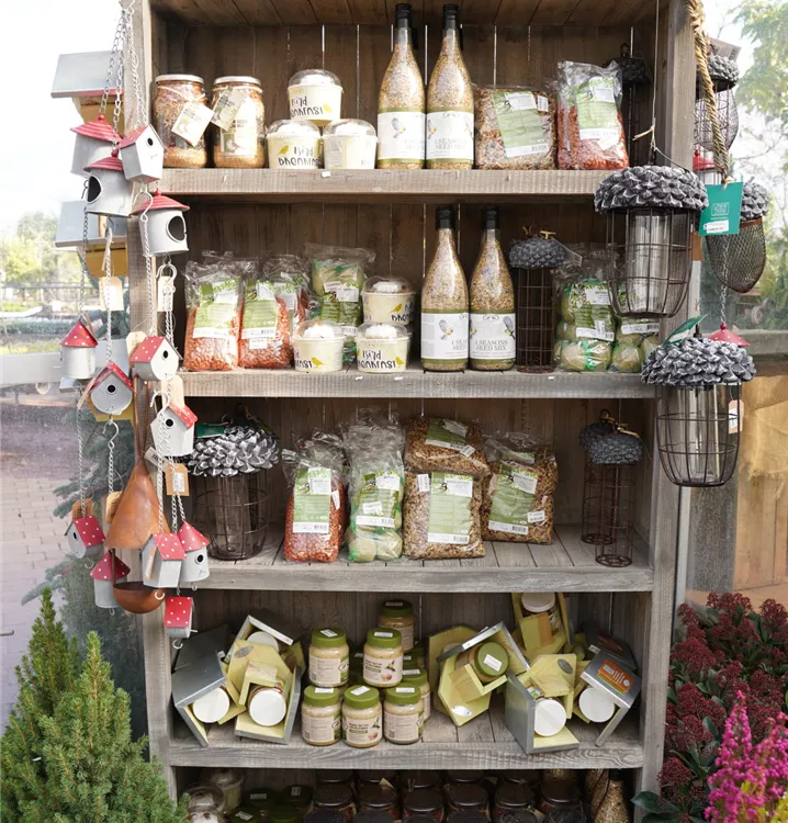 Futterspender, Igelhotels, Nistkästen uvm. Futterspender, Igelhotels, Nistkästen uvm.